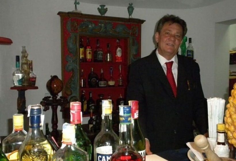 هتل Arathena Rocks