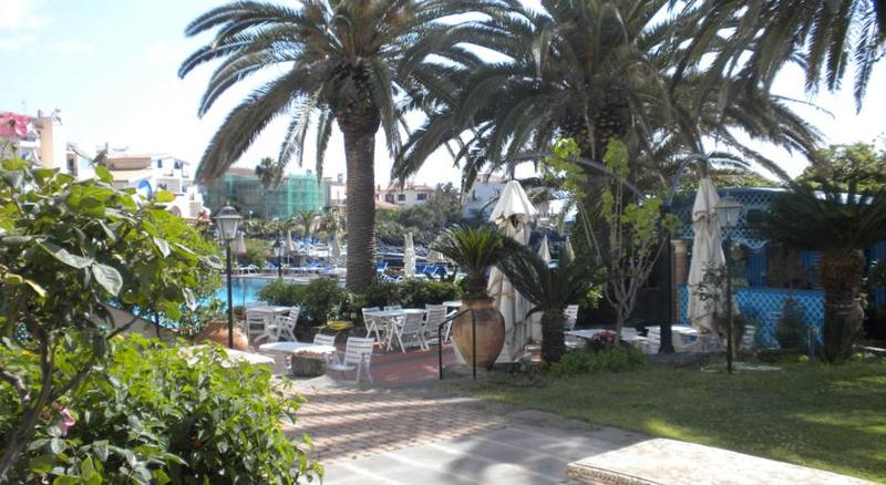 هتل Arathena Rocks