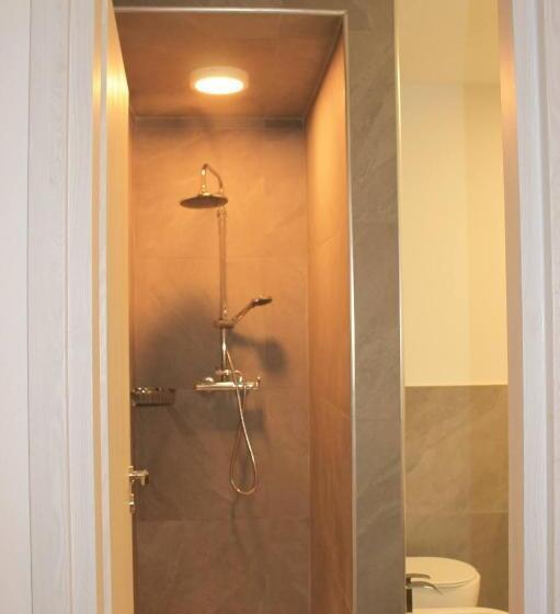فندق Carlone