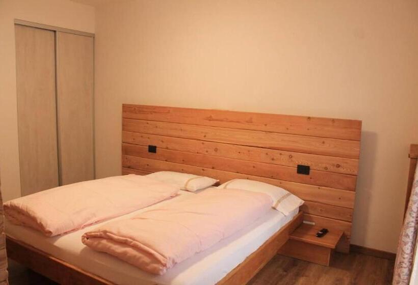 בית מלון כפרי Carlone