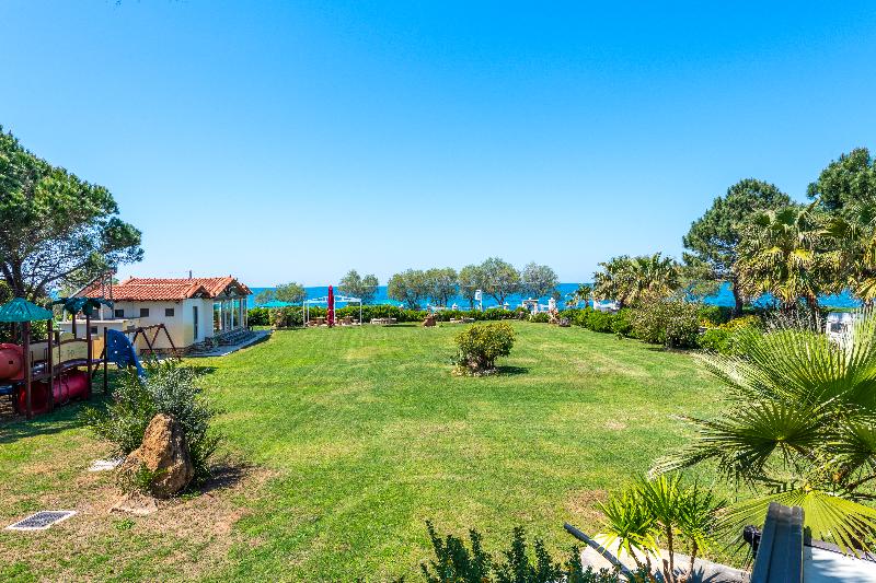 酒店 Irida Beach Resort Suites