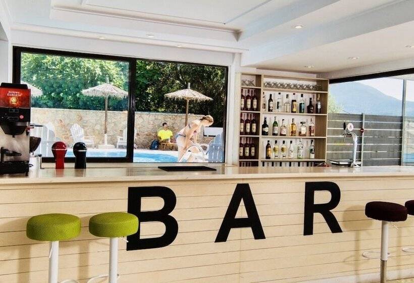 בית מלון כפרי Ponti Beach