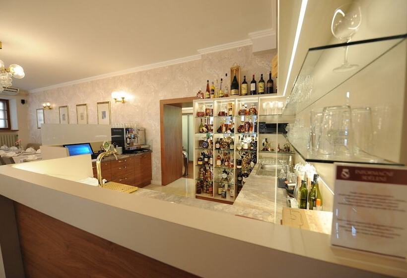 هتل Prince De Ligne