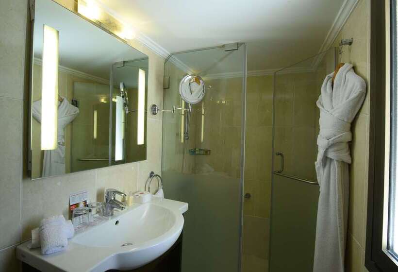 هتل Ramada By Wyndham Downtown Beirut