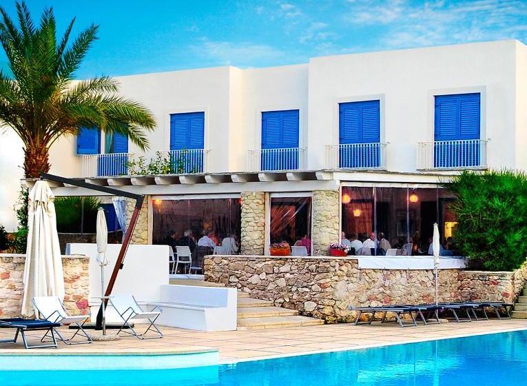 هتل Resort Cala La Luna