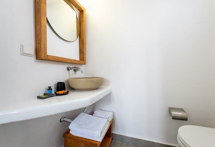 Amaze Suites