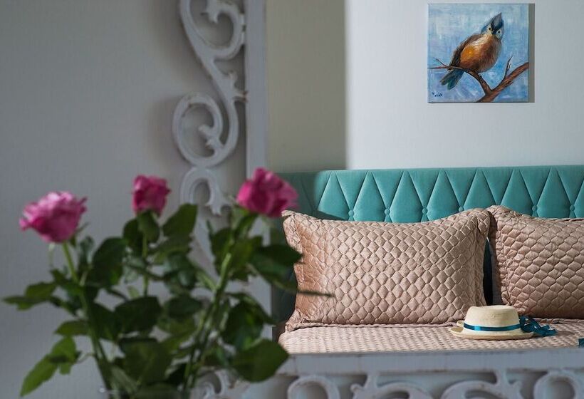 Elimia Suites & Studios