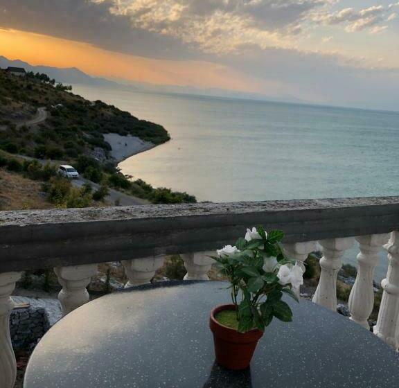 تختخواب و صبحانه Bella Vista