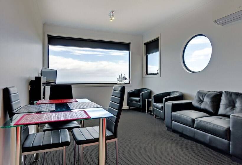 هتل Burnie By The Bay Apartments