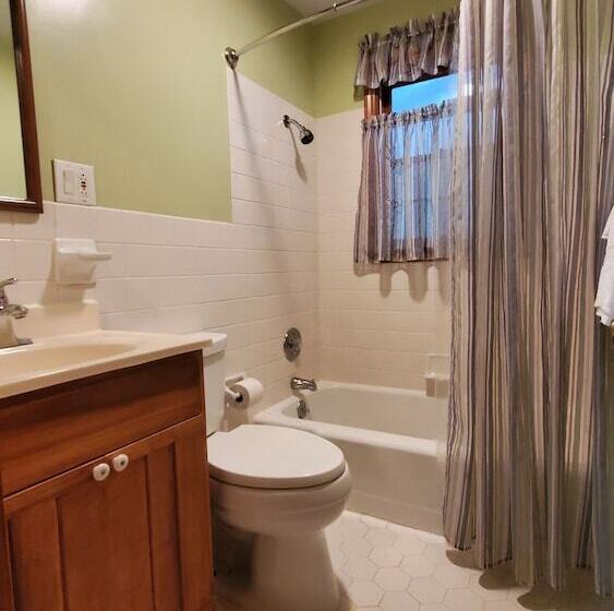 هتل Cozy Creek Cottages