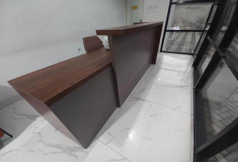 هتل Oyo 90510 Sand S Residence