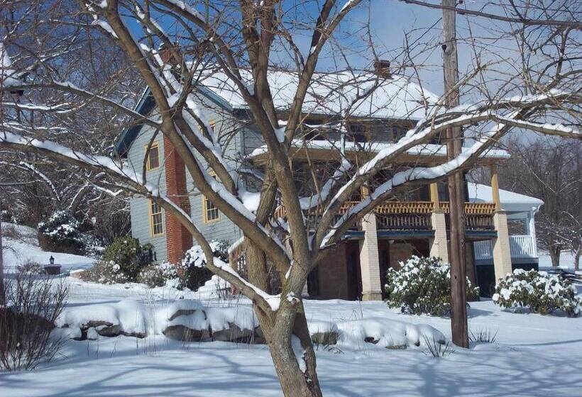 Baneberry Meadows B&b