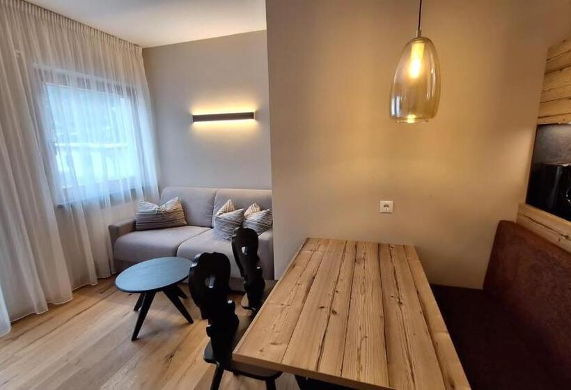 ホテル Alpenspitz Appartements   Garni   B&b