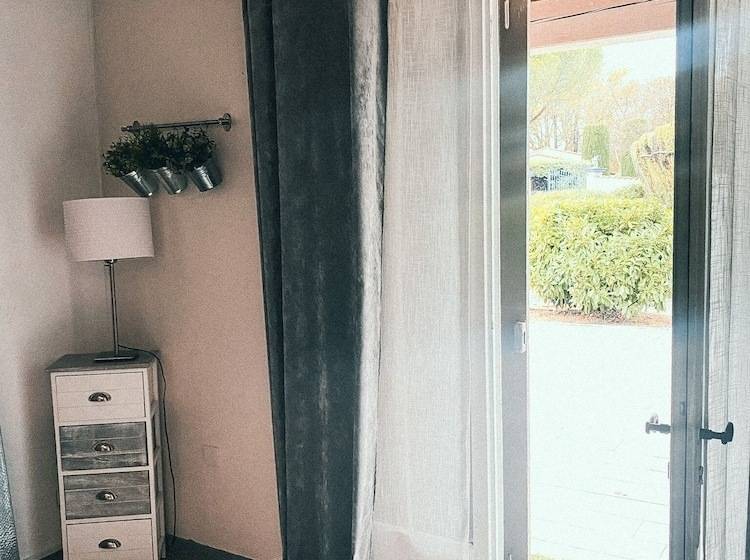 Отель Auberge Des Pins