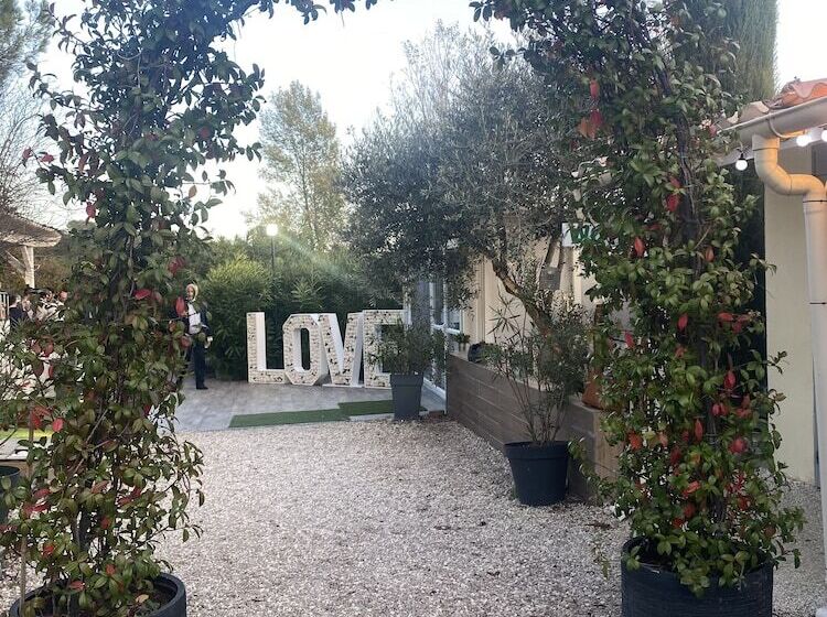 Отель Auberge Des Pins