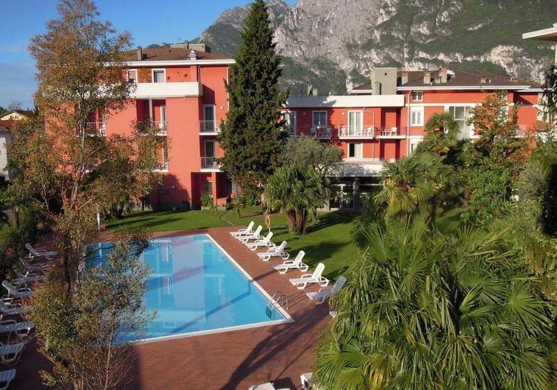 هتل Brione Green Resort