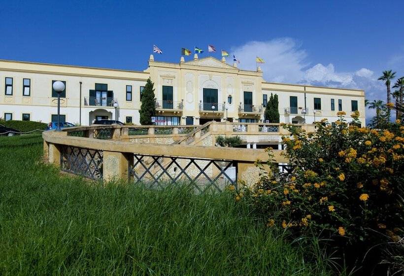 هتل Delfino Beach