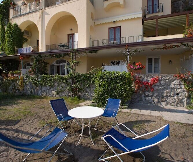 هتل La Caravella Di Positano   Relais & Beach
