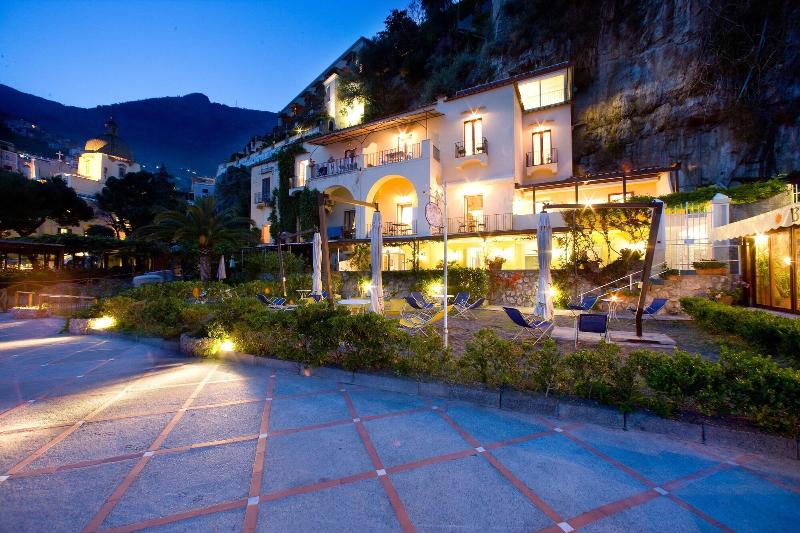 هتل La Caravella Di Positano   Relais & Beach