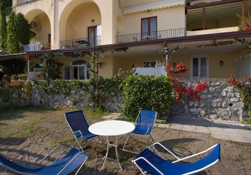 هتل La Caravella Di Positano   Relais & Beach