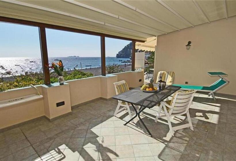هتل La Caravella Di Positano   Relais & Beach