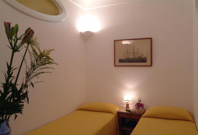 هتل La Caravella Di Positano   Relais & Beach