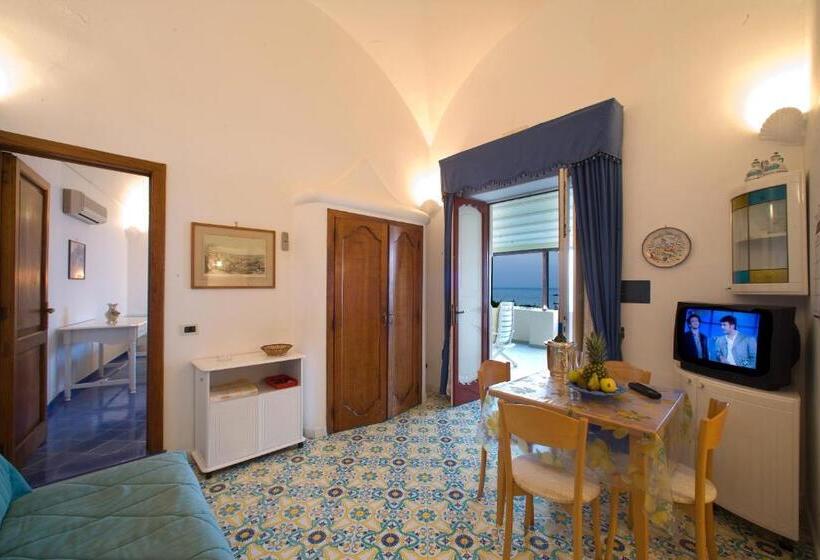هتل La Caravella Di Positano   Relais & Beach