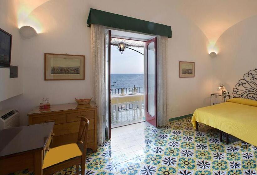 هتل La Caravella Di Positano   Relais & Beach