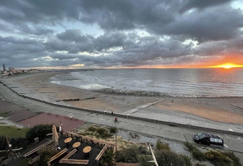 Logis Hotel   La Petite Rade