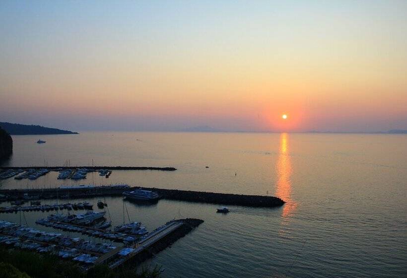Hr Hotel & Spa