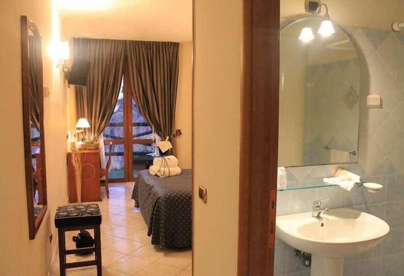 Hr Hotel & Spa