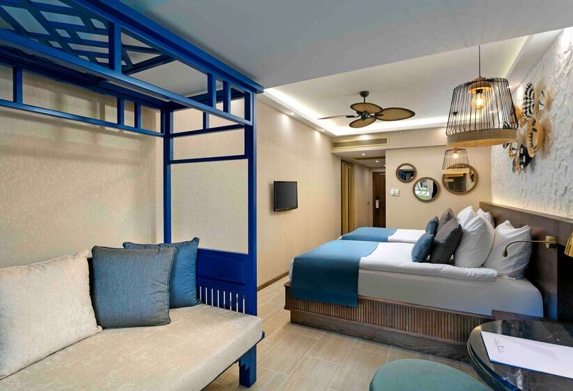 هتل Rixos Sungate, The Land of Legends Access