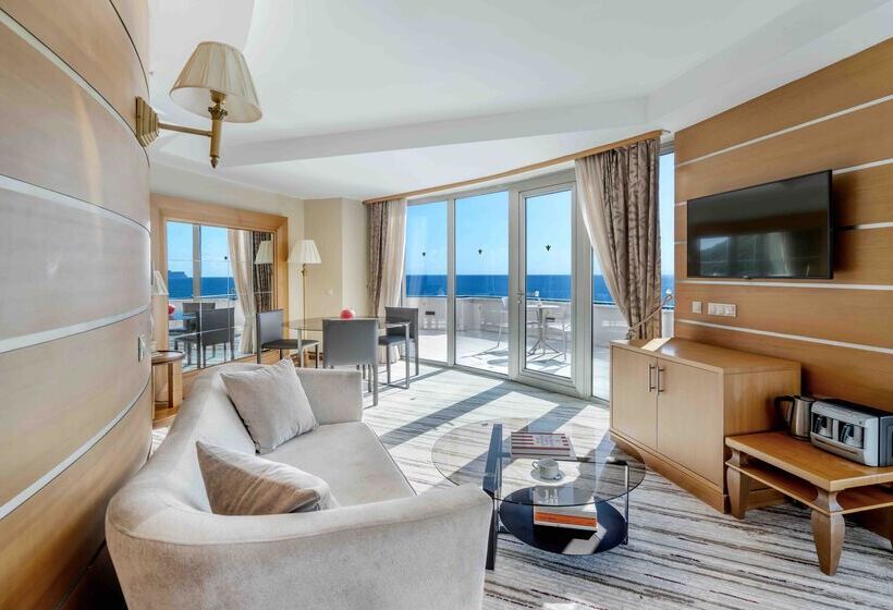 هتل Rixos Sungate, The Land of Legends Access