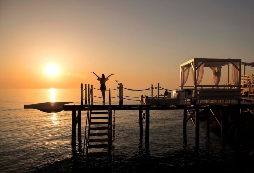 هتل Rixos Sungate, The Land of Legends Access