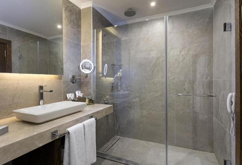 هتل Rixos Sungate, The Land of Legends Access