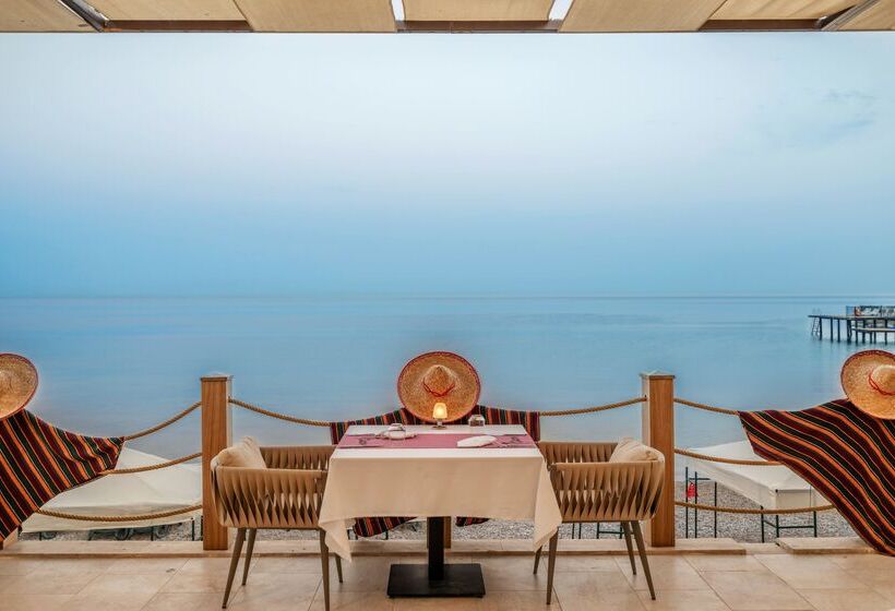 هتل Rixos Sungate, The Land of Legends Access