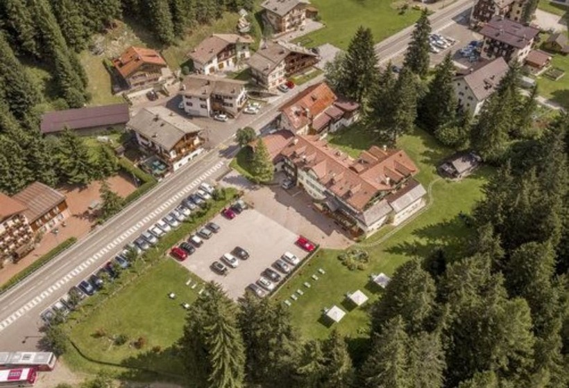 هتل Villa Rosella Park & Wellness