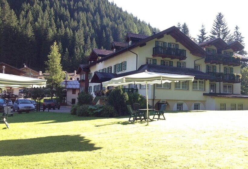 هتل Villa Rosella Park & Wellness