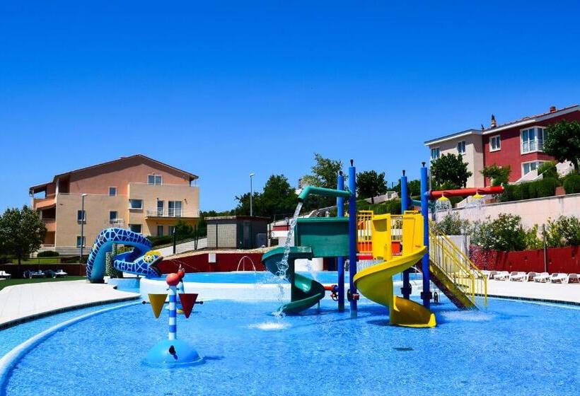 هتل Grand Novi Vinodolski Resort