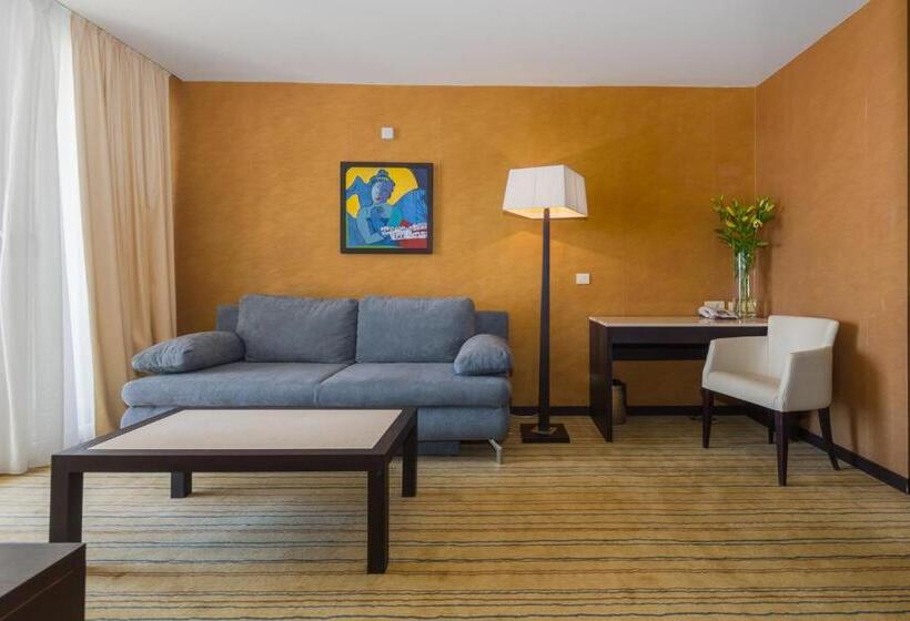 هتل Grand Novi Vinodolski Resort