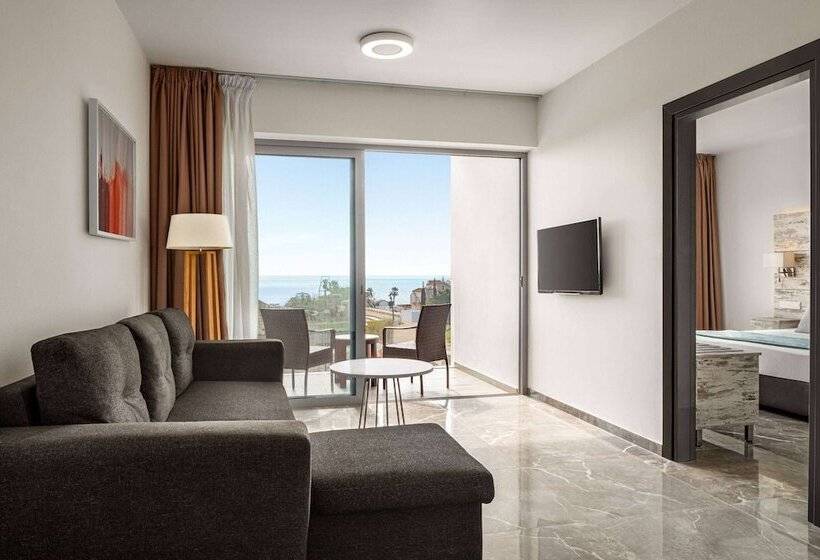 استراحتگاه Ramada Hotel & Suites By Wyndham Ayia Napa
