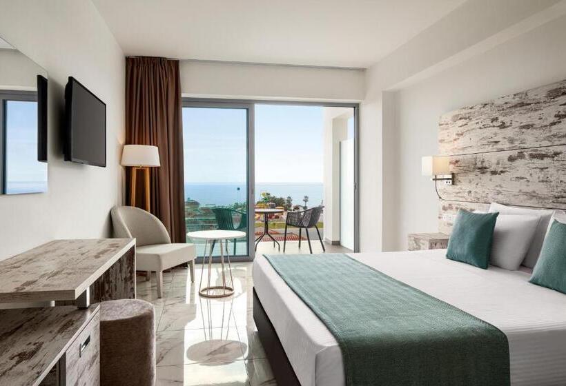 استراحتگاه Ramada Hotel & Suites By Wyndham Ayia Napa