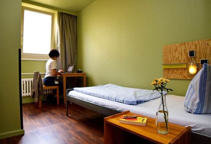 فندق Amstel House Hostel