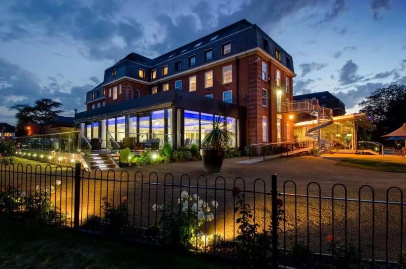 فندق The Lensbury Resort