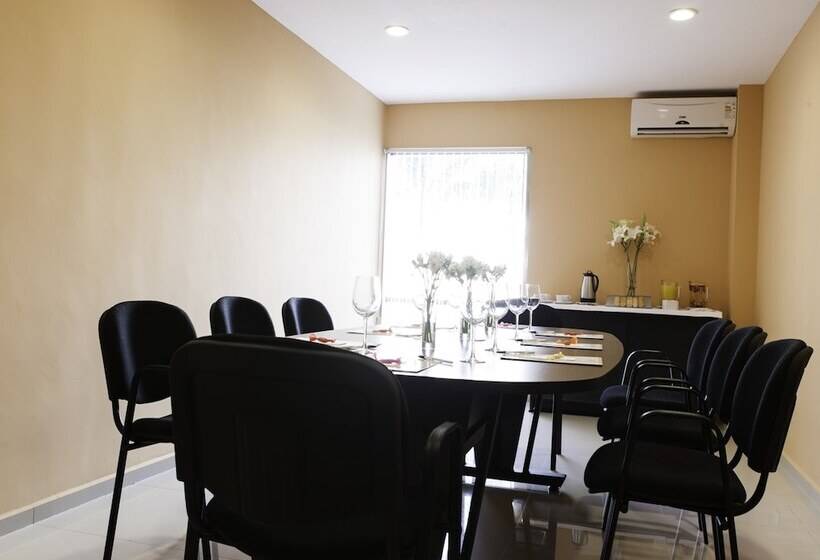 ホテル Mision Express Merida Altabrisa