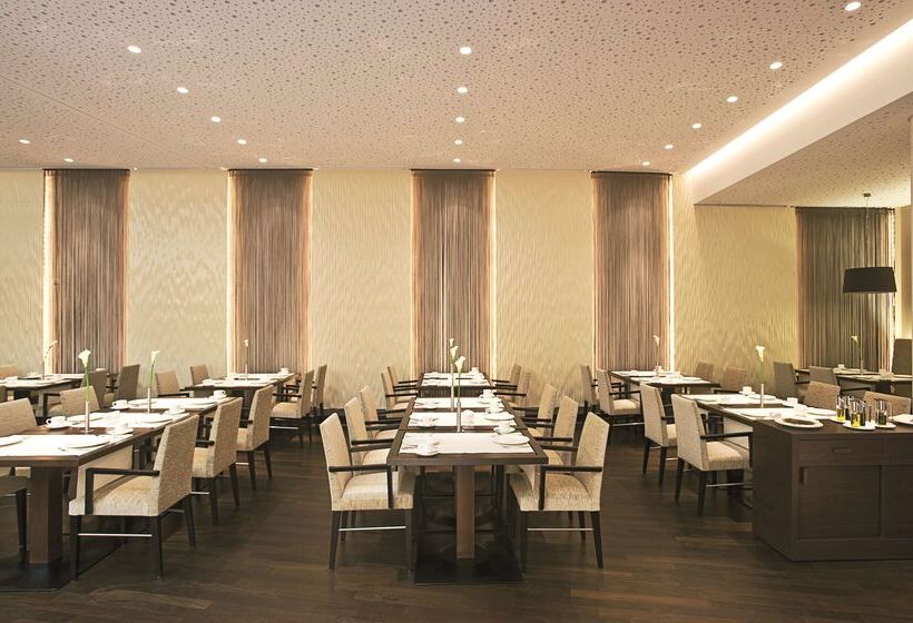 ホテル NH Collection Dresden Altmarkt