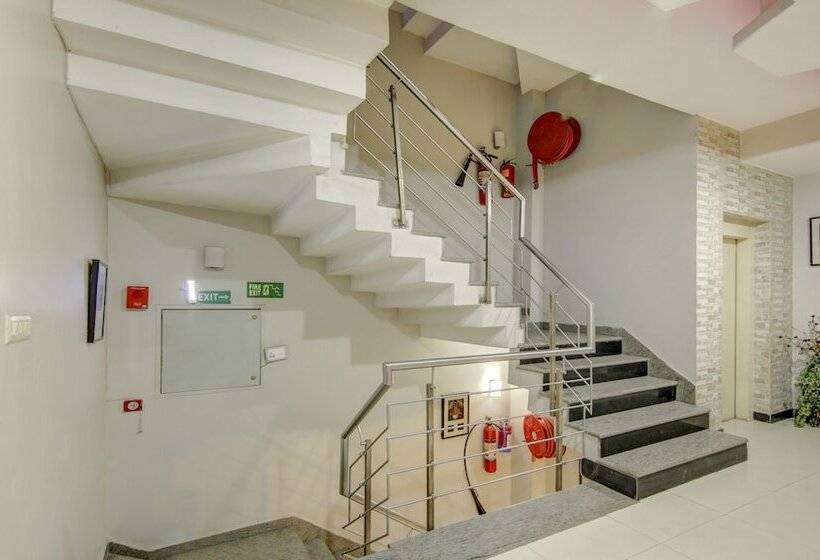 ホテル Treebo Rockwell Plaza