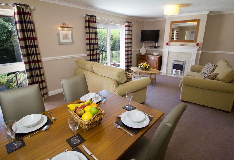 בית מלון כפרי Woodford Bridge Country Club