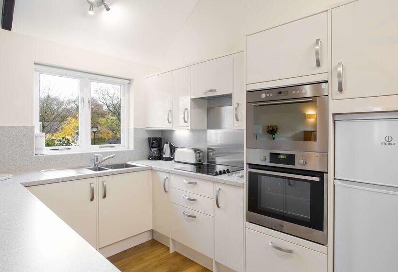 בית מלון כפרי Woodford Bridge Country Club