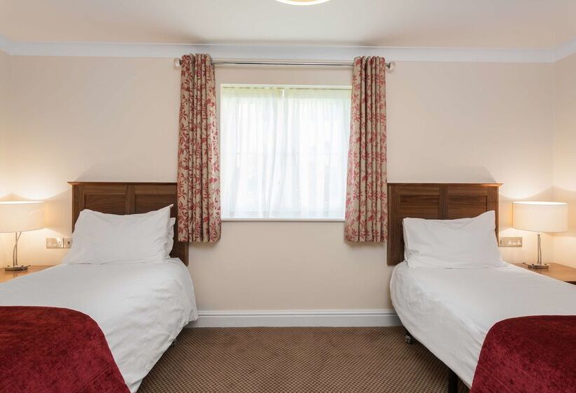 בית מלון כפרי Woodford Bridge Country Club